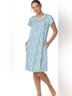 NWT- XS Aria buttery soft light weight
Blue floral knee length night shirt